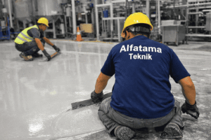 aplikator epoxy lantai pabrik mengerjakan epoxy self leveling