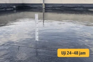 Uji genang untuk memastikan waterproofing dak beton dengan membran bakar tidak bocor